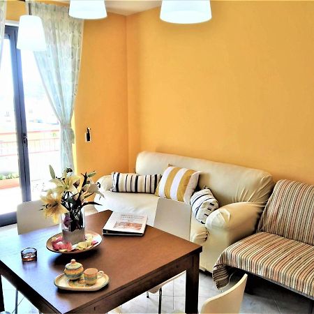 La Bomboniera Apartment Bari Bagian luar foto