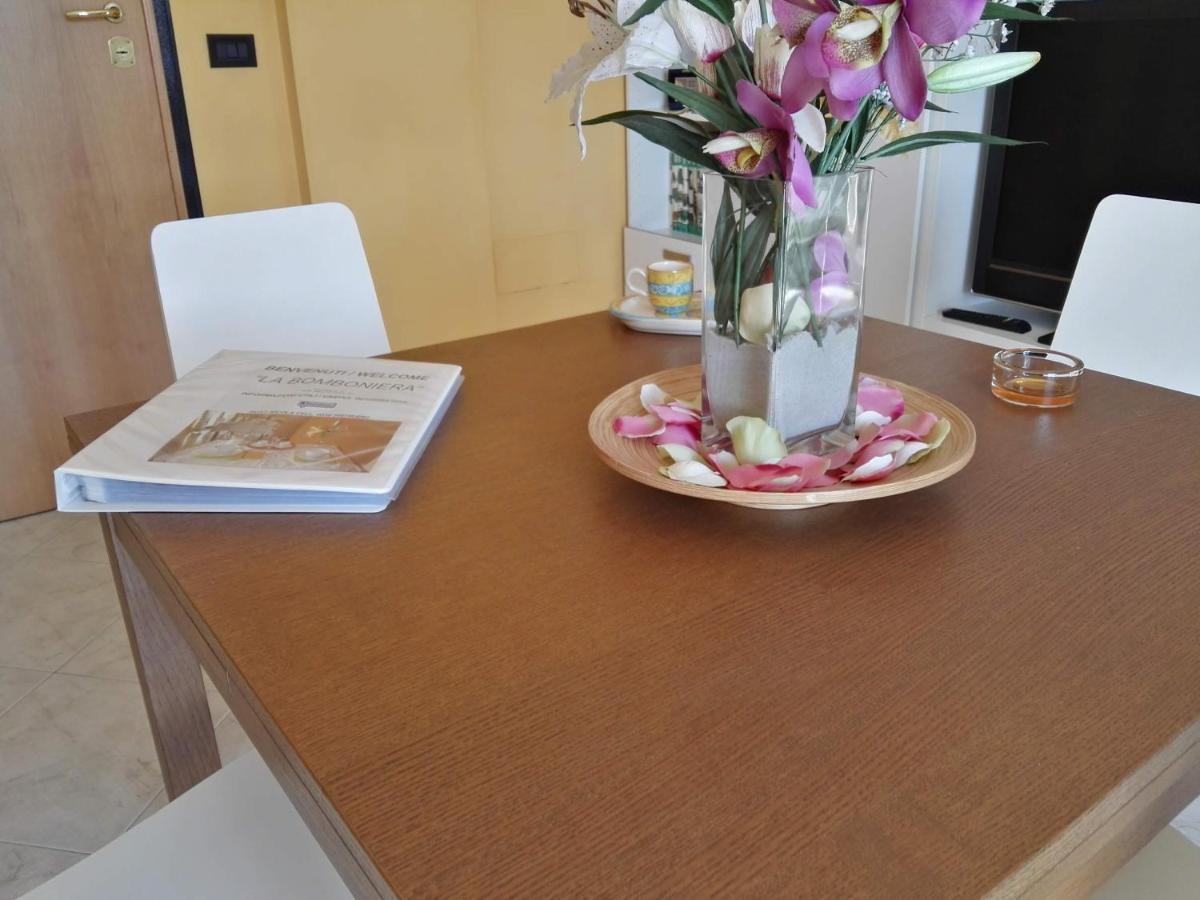 La Bomboniera Apartment Bari Bagian luar foto