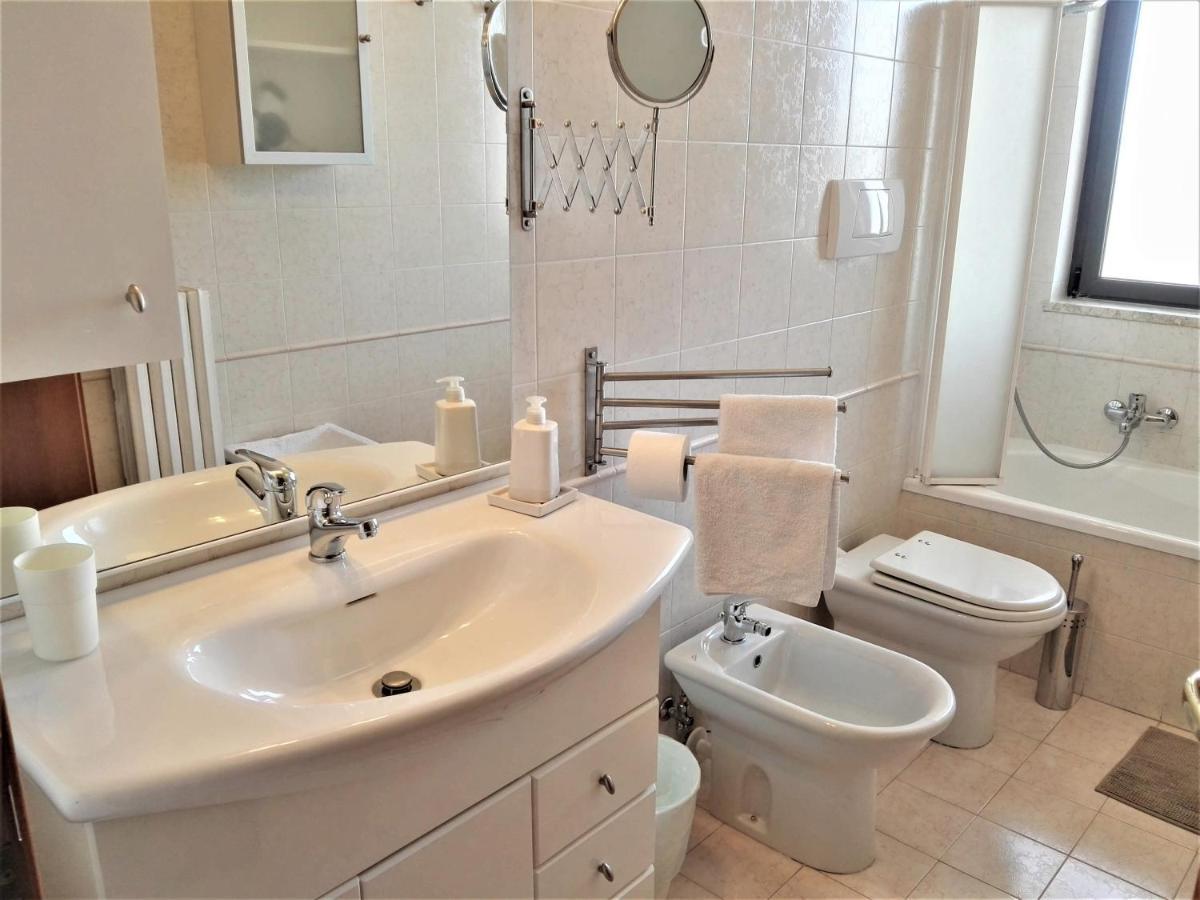 La Bomboniera Apartment Bari Bagian luar foto