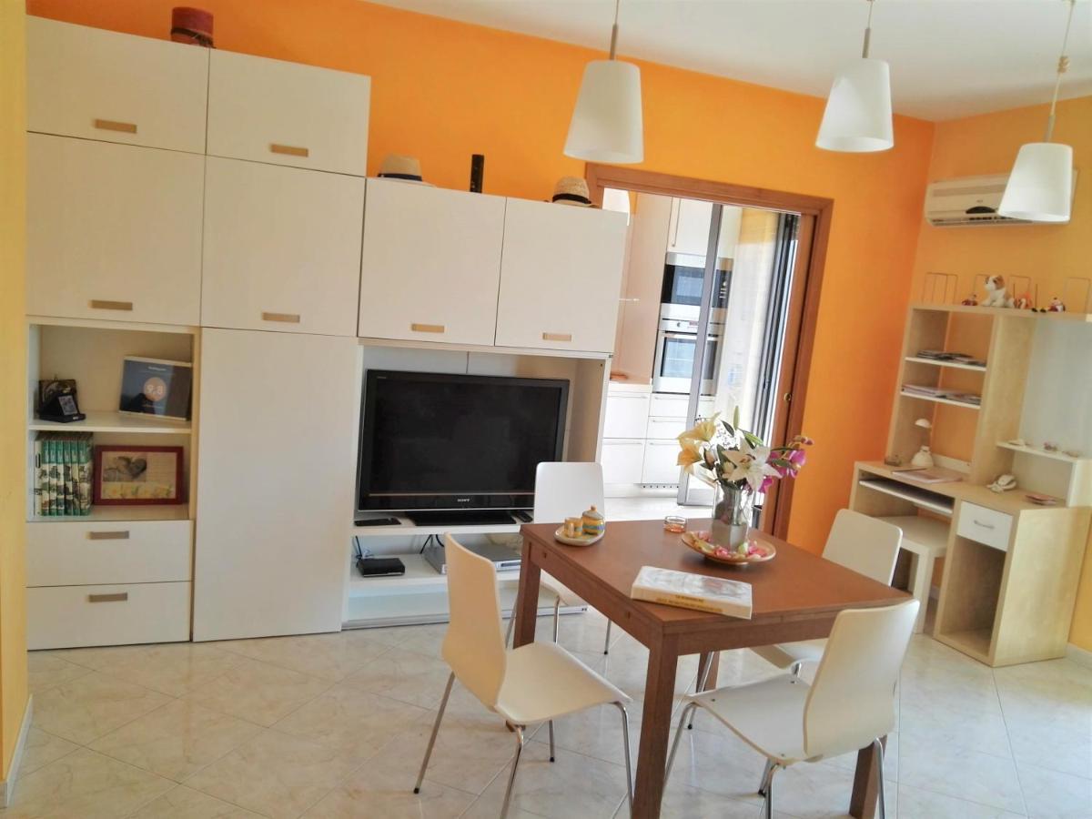 La Bomboniera Apartment Bari Bagian luar foto