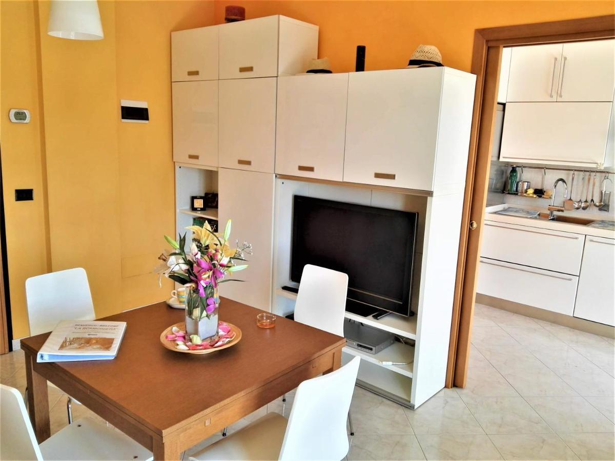 La Bomboniera Apartment Bari Bagian luar foto