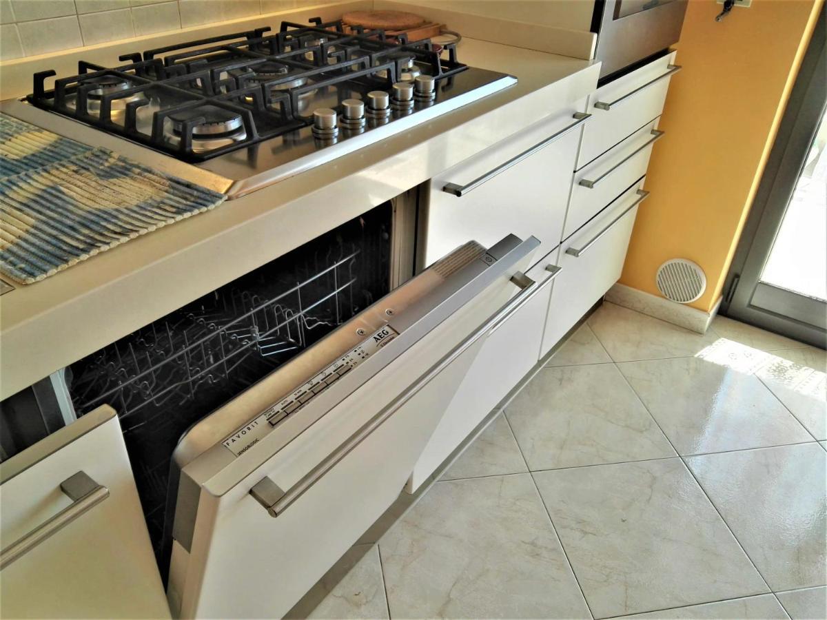 La Bomboniera Apartment Bari Bagian luar foto