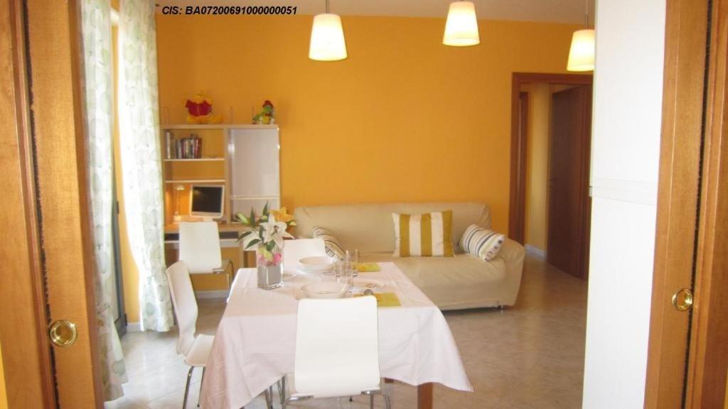La Bomboniera Apartment Bari Bagian luar foto